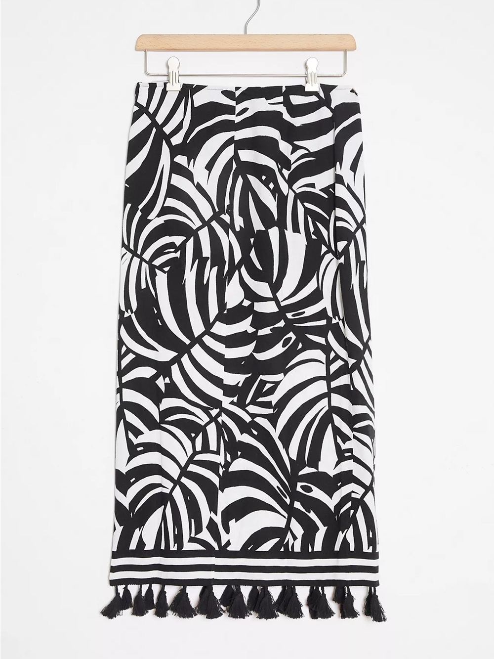 FARM Rio Black and White Abstract Tassel-Hem Sarong Skirt